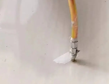 郑州瓷砖空鼓维修公司专业解答在瓷砖铺贴过程中，如果使用的砂料过粗（如全部使用了粗砂），可能会导致以下问题